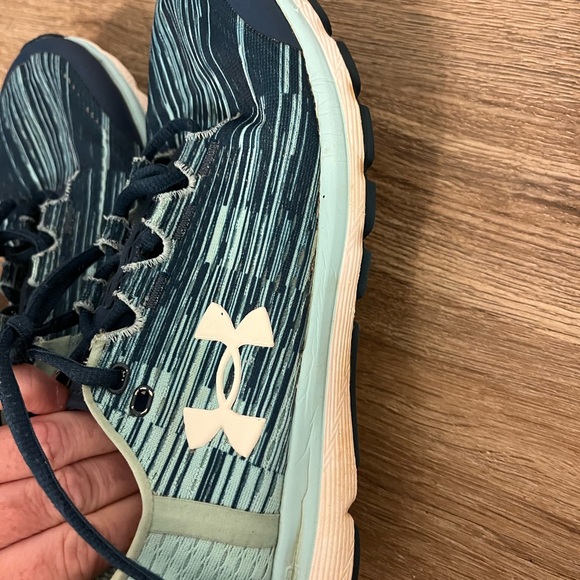 Under armour size 9 women’s tennis shoes - Picture 3 of 5